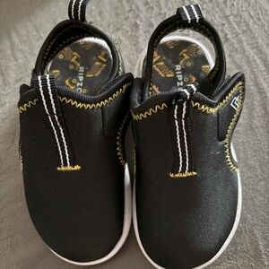 Rip zone Black Kids Shoes size 6T